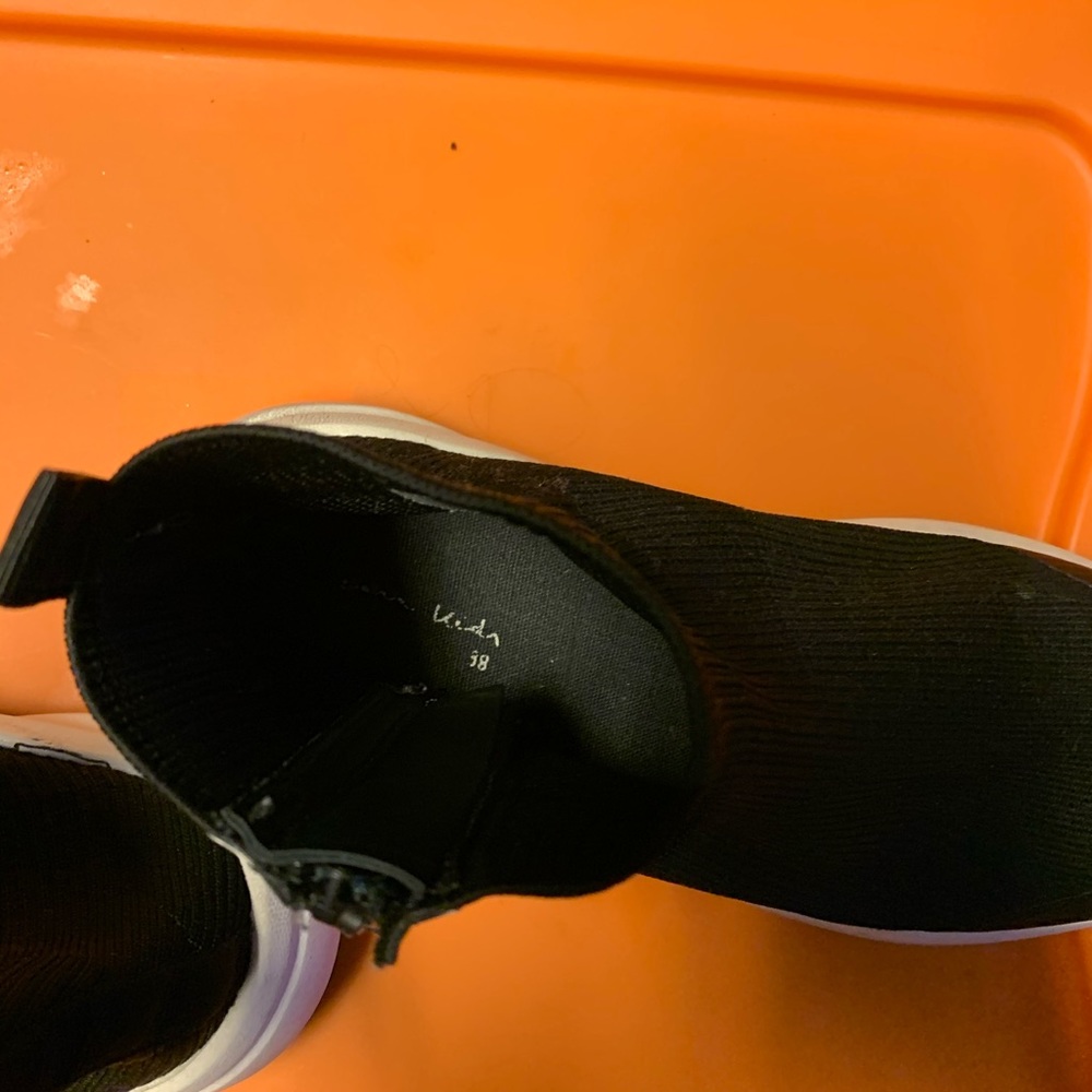 Shoes - Picture 6 of 7